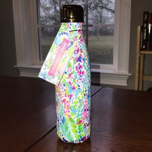 Lilly Pulitzer swell bottle 17 oz. /catch the wave